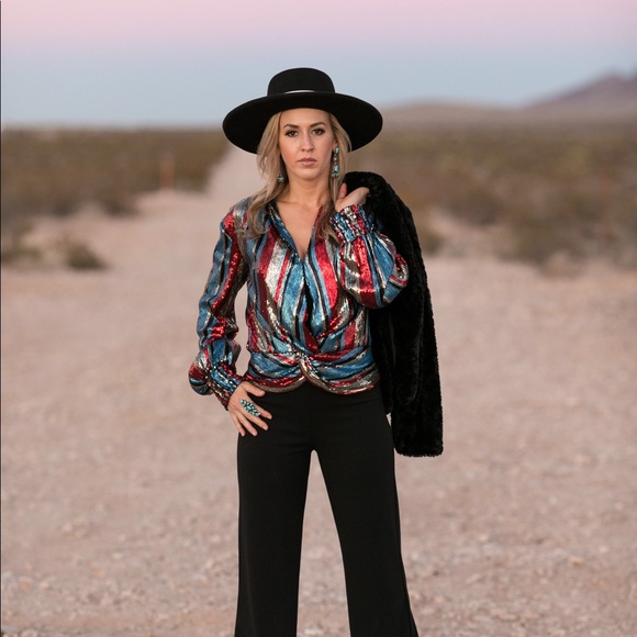 Sequined top. - Picture 1 of 1